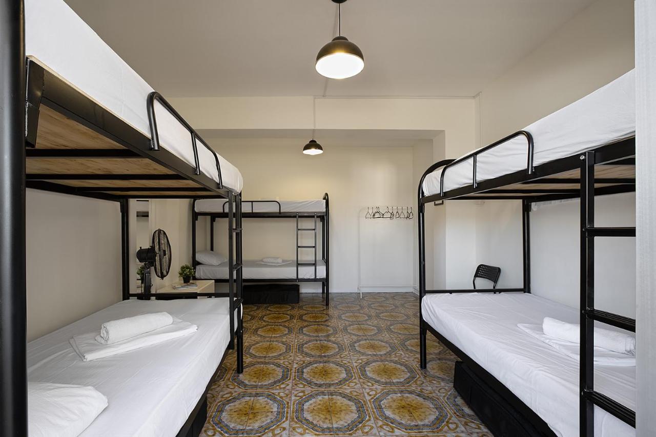 White Hostel Limassol Bagian luar foto