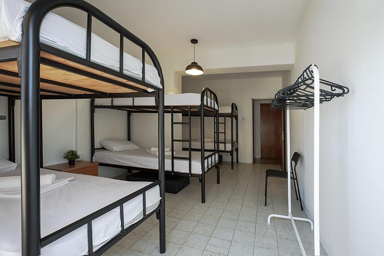 White Hostel Limassol Bagian luar foto